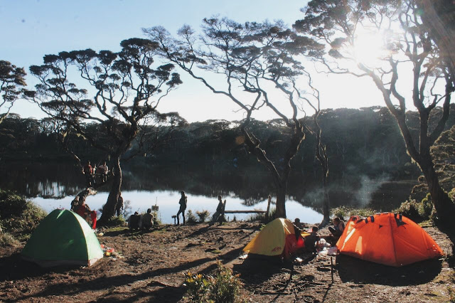 Hiking Gunung Singgalang